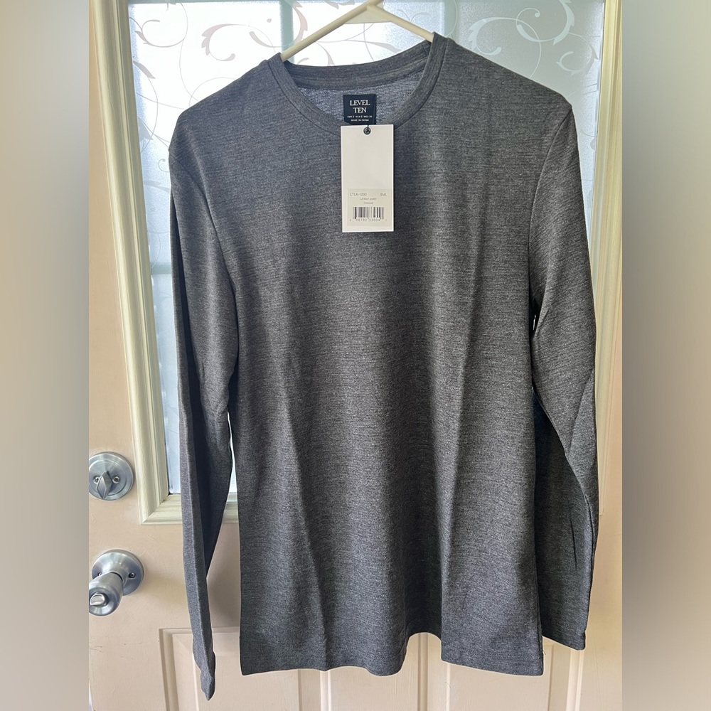 Level Ten Men’s long sleeve charcoal gray colored size small knit shirt. NWT